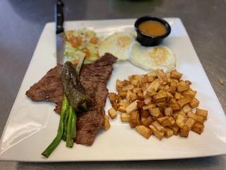 Grilled steak with potatoes and peppers